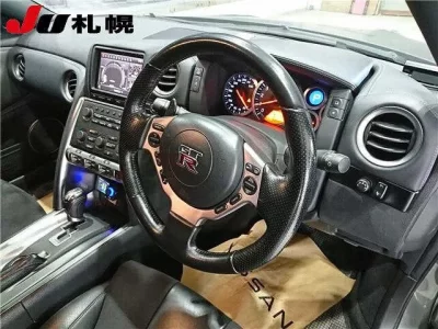 Nissan GT-R