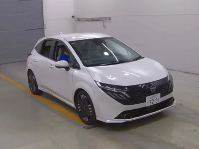 Nissan AURA
