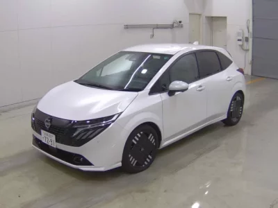Nissan AURA