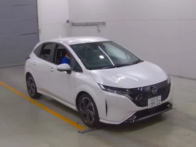 Nissan AURA