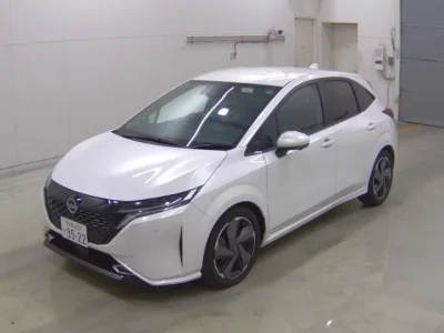 Nissan AURA