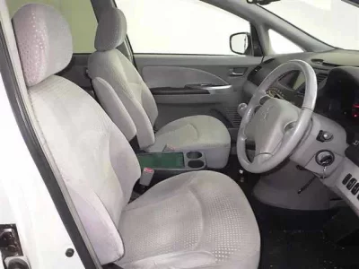 Mitsubishi GRANDIS
