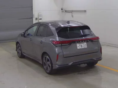 Nissan AURA