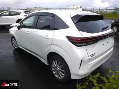 Nissan AURA