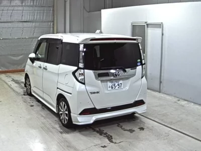 Toyota TANK