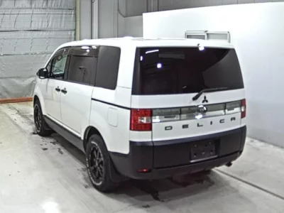 Mitsubishi DELICA D5