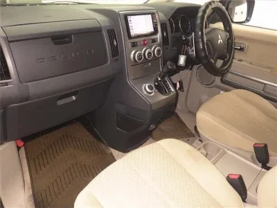 Mitsubishi DELICA D5