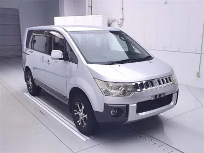 Mitsubishi DELICA D5