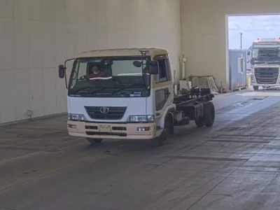 Nissan TRUCK