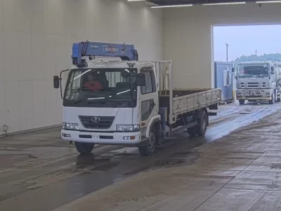 Nissan TRUCK
