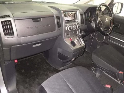 Mitsubishi DELICA D5