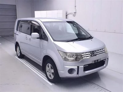 Mitsubishi DELICA D5