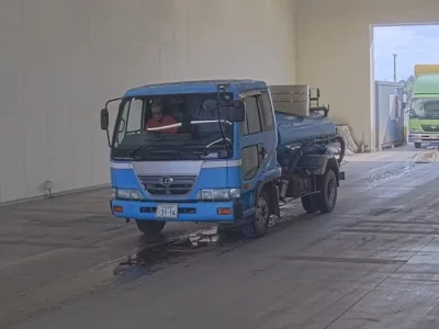Nissan TRUCK