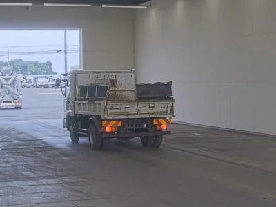 Nissan TRUCK