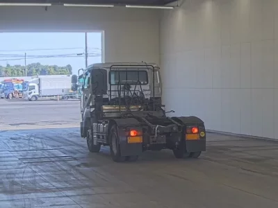 Nissan TRUCK