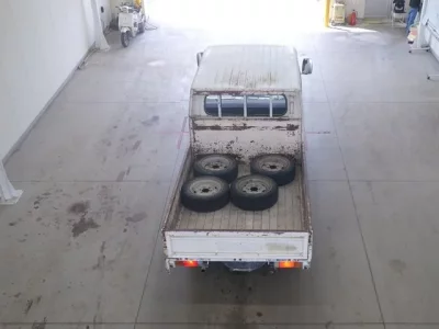 Nissan TRUCK