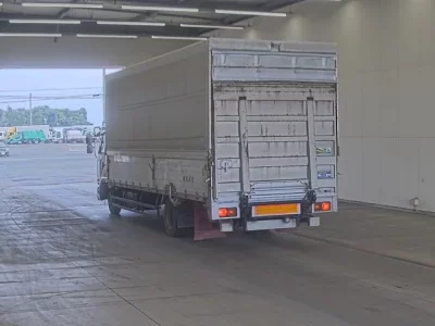 Nissan TRUCK