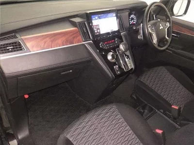 Mitsubishi DELICA D5