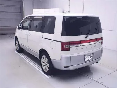 Mitsubishi DELICA D5
