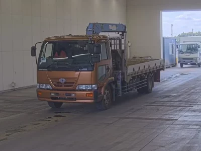 Nissan TRUCK