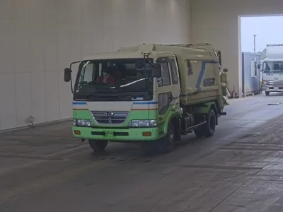 Nissan TRUCK