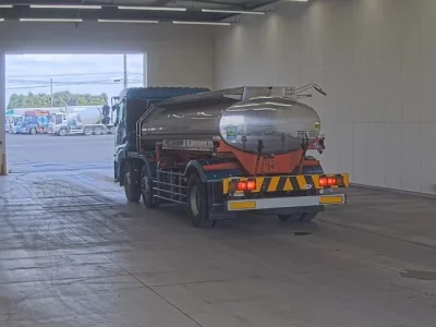 Nissan TRUCK