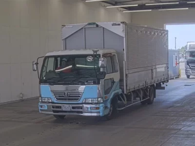 Nissan TRUCK