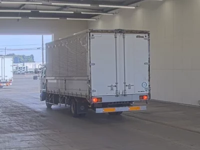 Nissan TRUCK