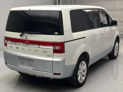 Mitsubishi DELICA D5