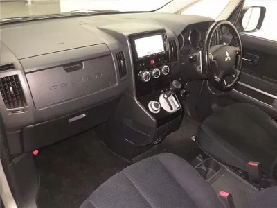 Mitsubishi DELICA D5