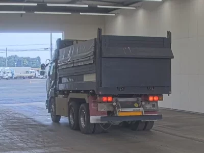 Nissan TRUCK