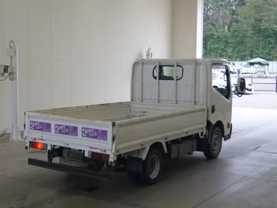 Nissan TRUCK