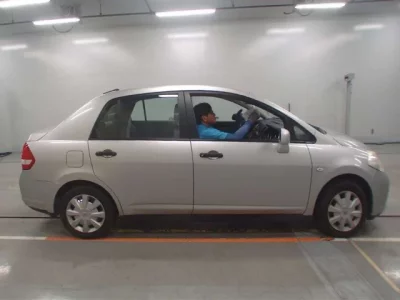 Nissan TIIDA LATIO