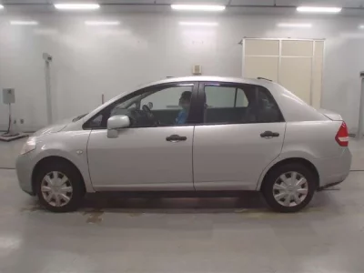 Nissan TIIDA LATIO