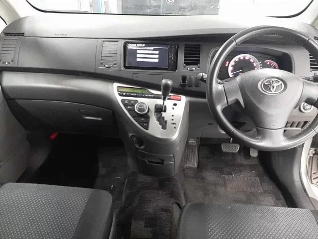 Toyota ISIS