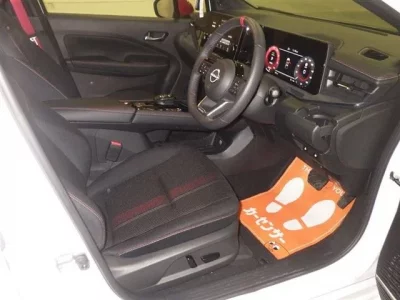 Nissan AURA
