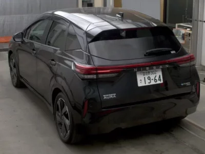 Nissan AURA