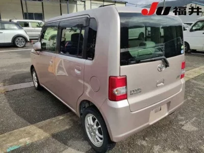 Toyota PIXIS SPACE