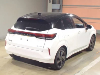 Nissan AURA