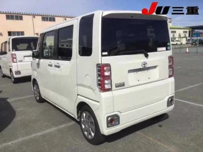 Toyota PIXIS MEGA
