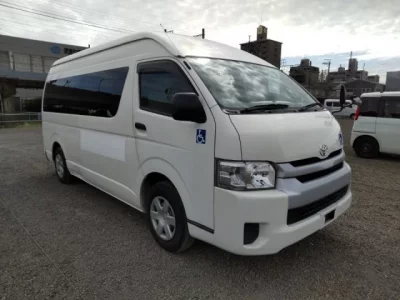 Toyota REGIUS ACE COMMUTER