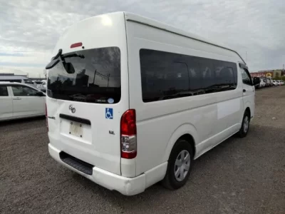 Toyota REGIUS ACE COMMUTER