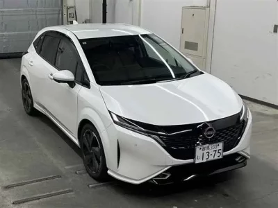 Nissan AURA