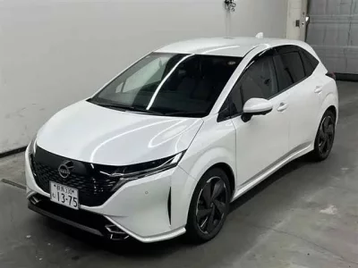 Nissan AURA