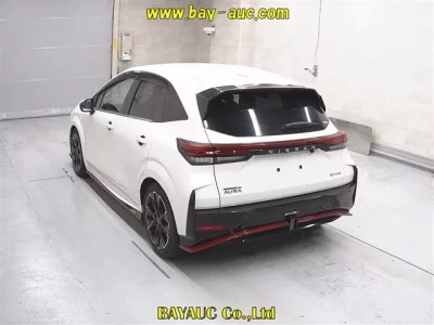 Nissan AURA