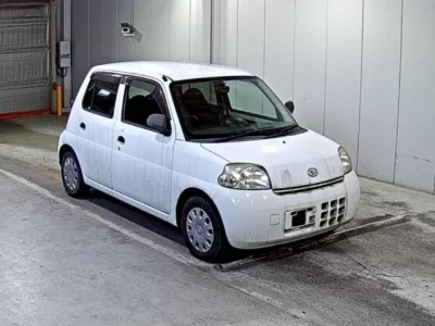 Daihatsu Esse