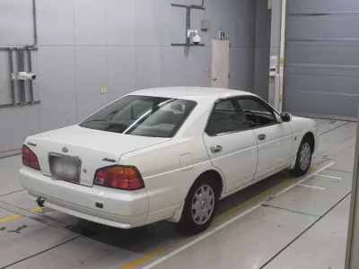 Nissan LAUREL