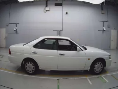 Nissan LAUREL