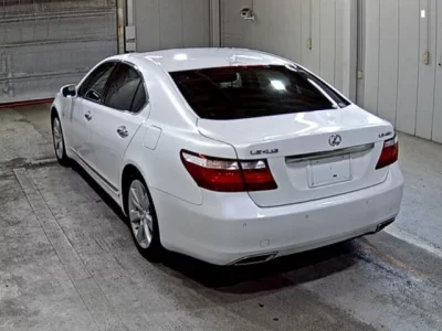 Lexus LS
