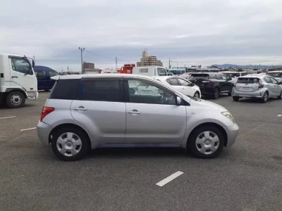 Toyota IST
